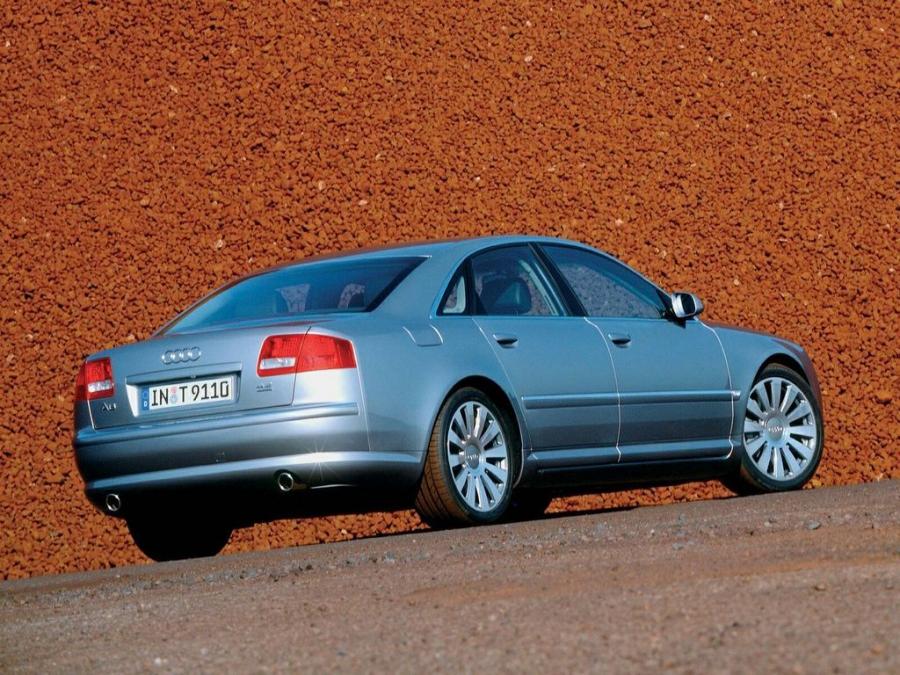 Audi A8 4.2 Quattro (D3) 2003 года  (фото 2 из 30)